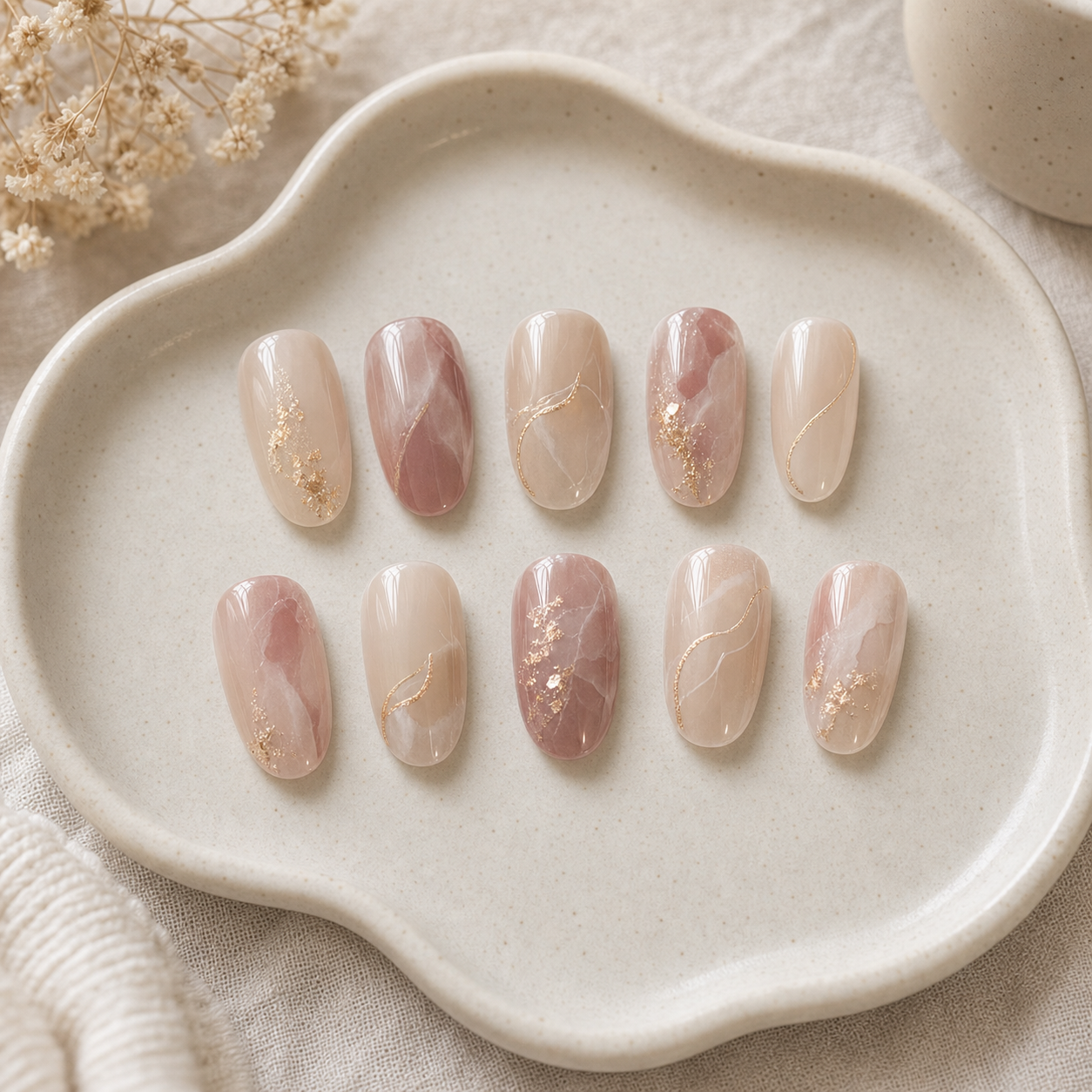 ニュアンスデザインのネイルチップ